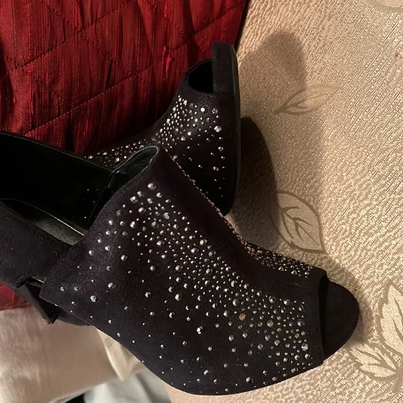 Sparkling and beautiful by Jennifer Lopez. - Picture 6 of 11